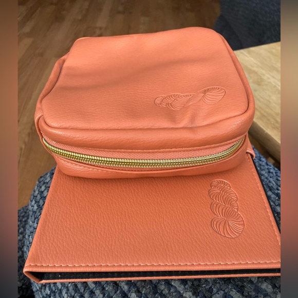 SOLD NWOT Knitpicks Circular Needles + Their Case + Chart Holder - Picture 1 of 4